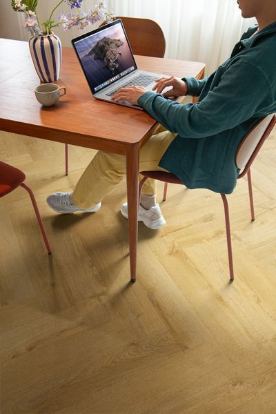 Винил QUICK-STEP Pristine Дуб осенний натуральный SGHBC20335 фото — Магазин дверей SuperDveri Винил QUICK-STEP Pristine Дуб осенний натуральный SGHBC20335 фото — Магазин дверей SuperDveri